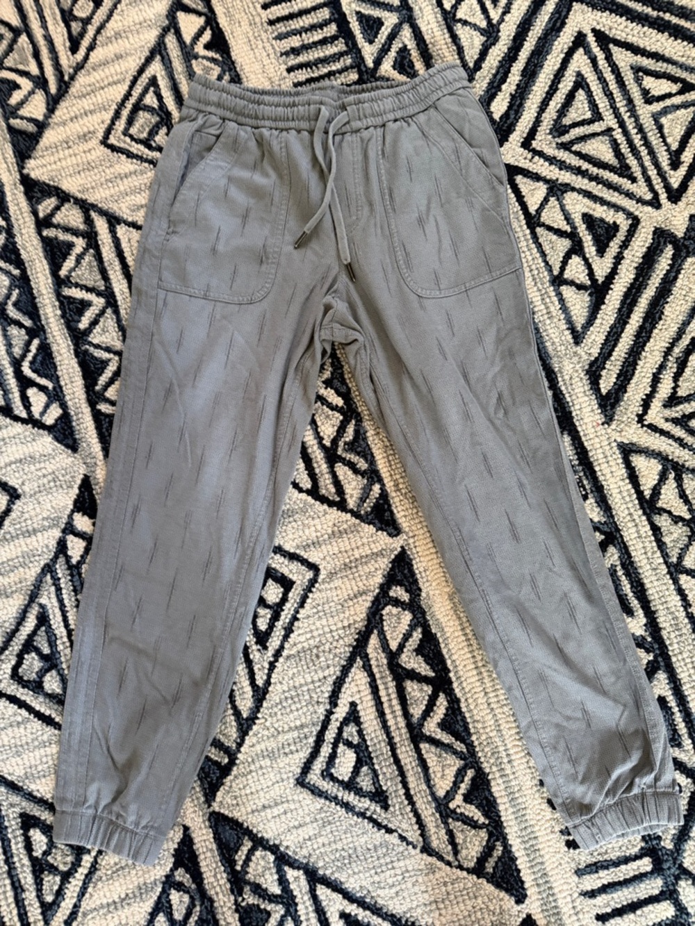Athleta Women’s Farallon joggers size 6. Great used condition!